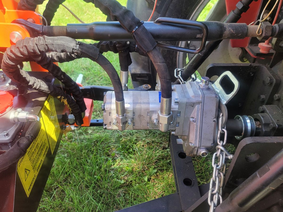 Hydraulické čerpadlo traktorového křovinořezu, plotostřihu