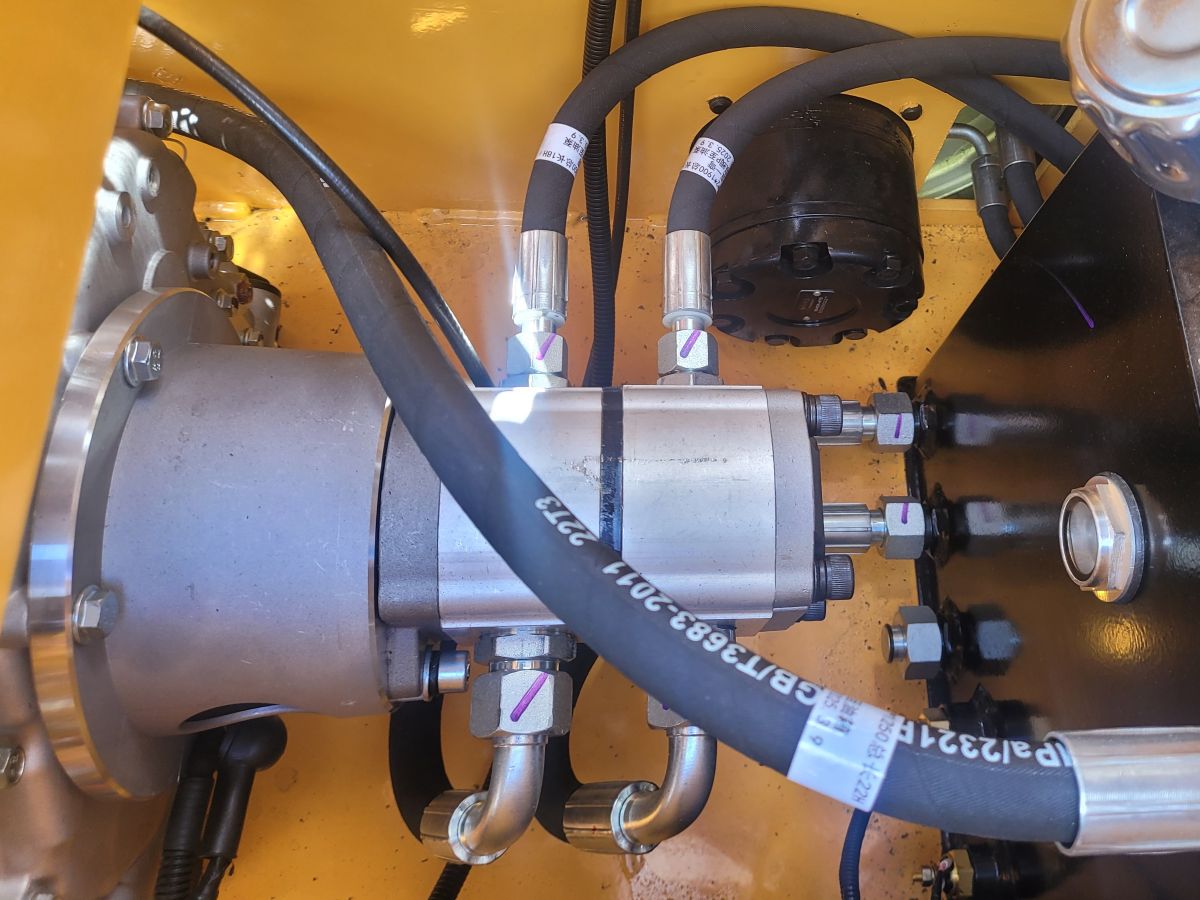 Hydraulické čerpadlo smykového, čelního nakladače