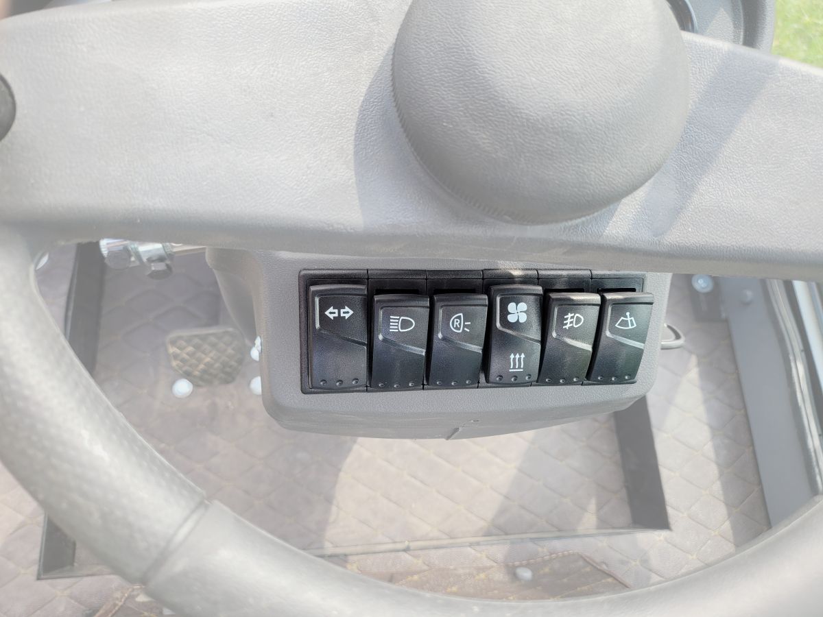 Elektrické ovládací přepínače čelního nakladače Elektrické přepínače kolového nakladače