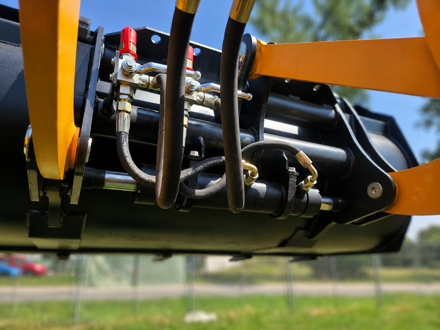 Hydraulický rychloupínač Rychloupínač pro připojení lžíce kloubového nakladače
