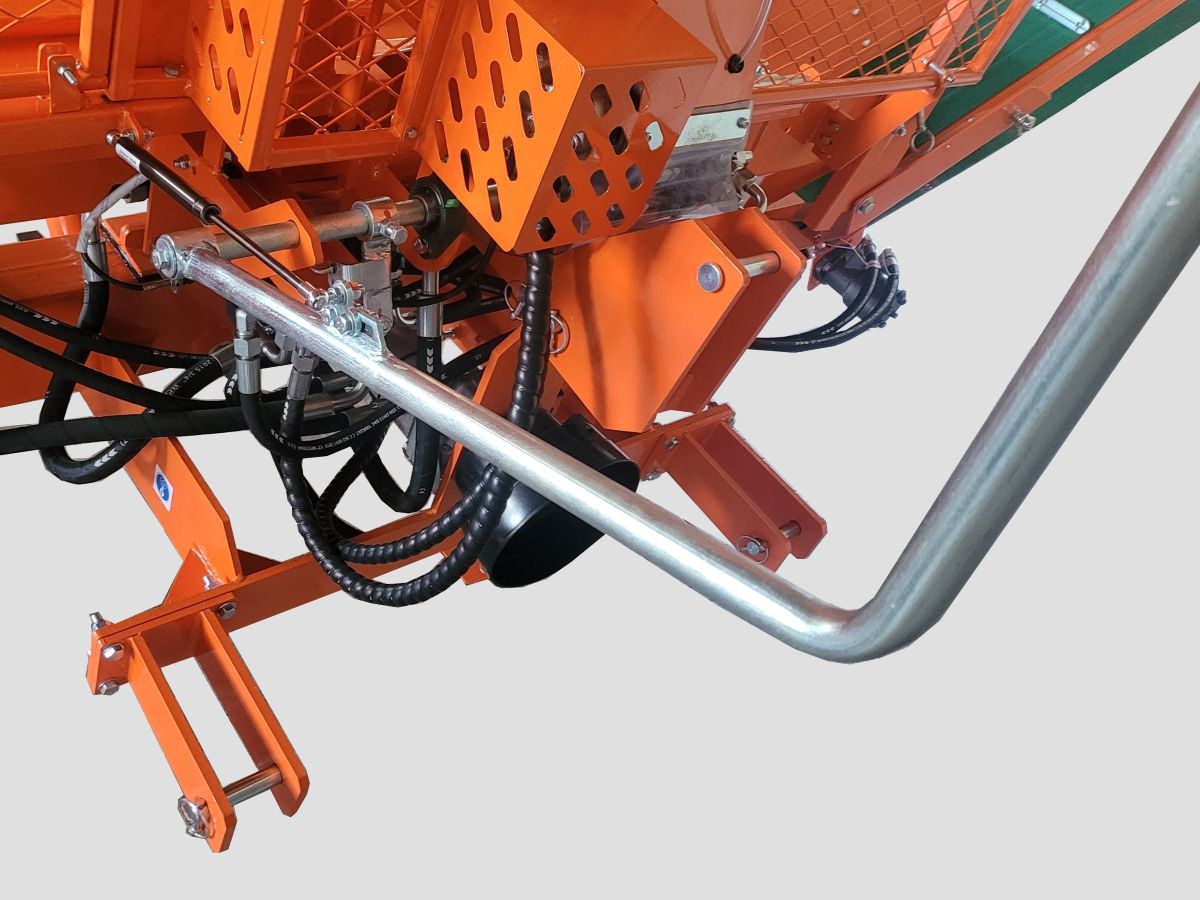 Tří-bodový závěs štípacího poloautomatu