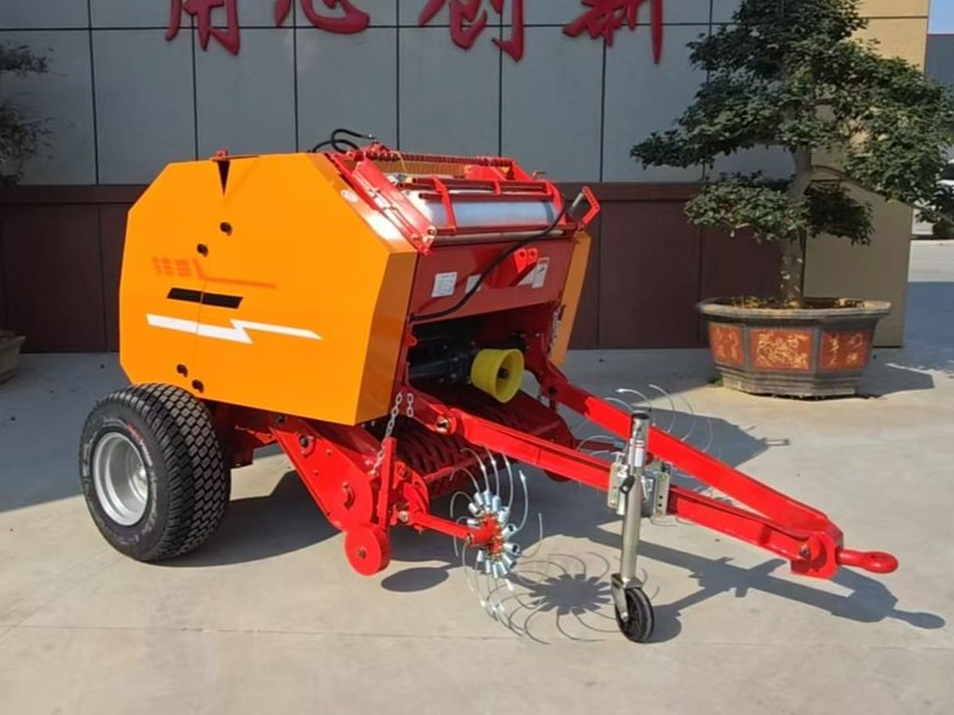 Tažený lis na kulaté balíky