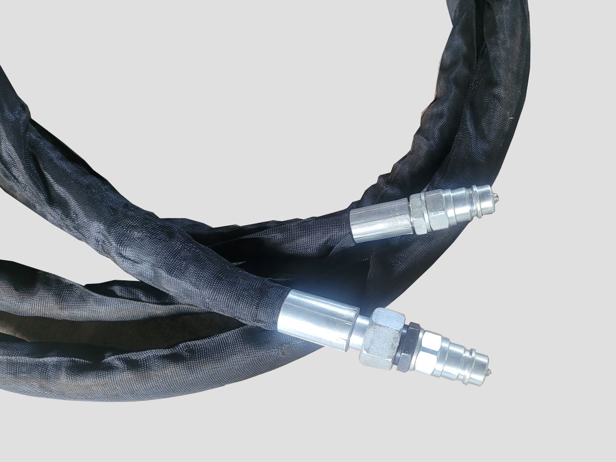 Hydraulické hadice pro pohon mulčovacího, výkyvného disku