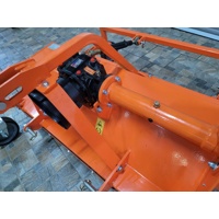 Traktorový provzušňovač, vertikutátor